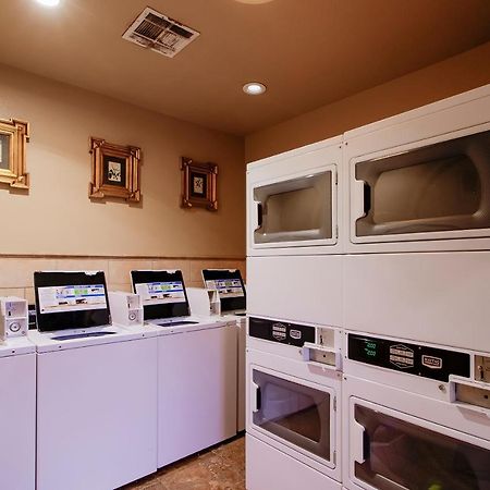 Oyo Pinewood Inn & Suites Silsbee Zewnętrze zdjęcie