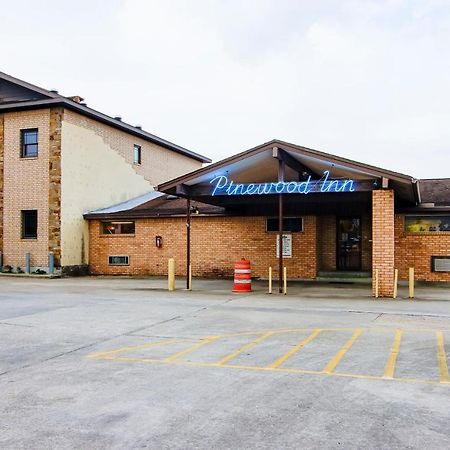Oyo Pinewood Inn & Suites Silsbee Zewnętrze zdjęcie
