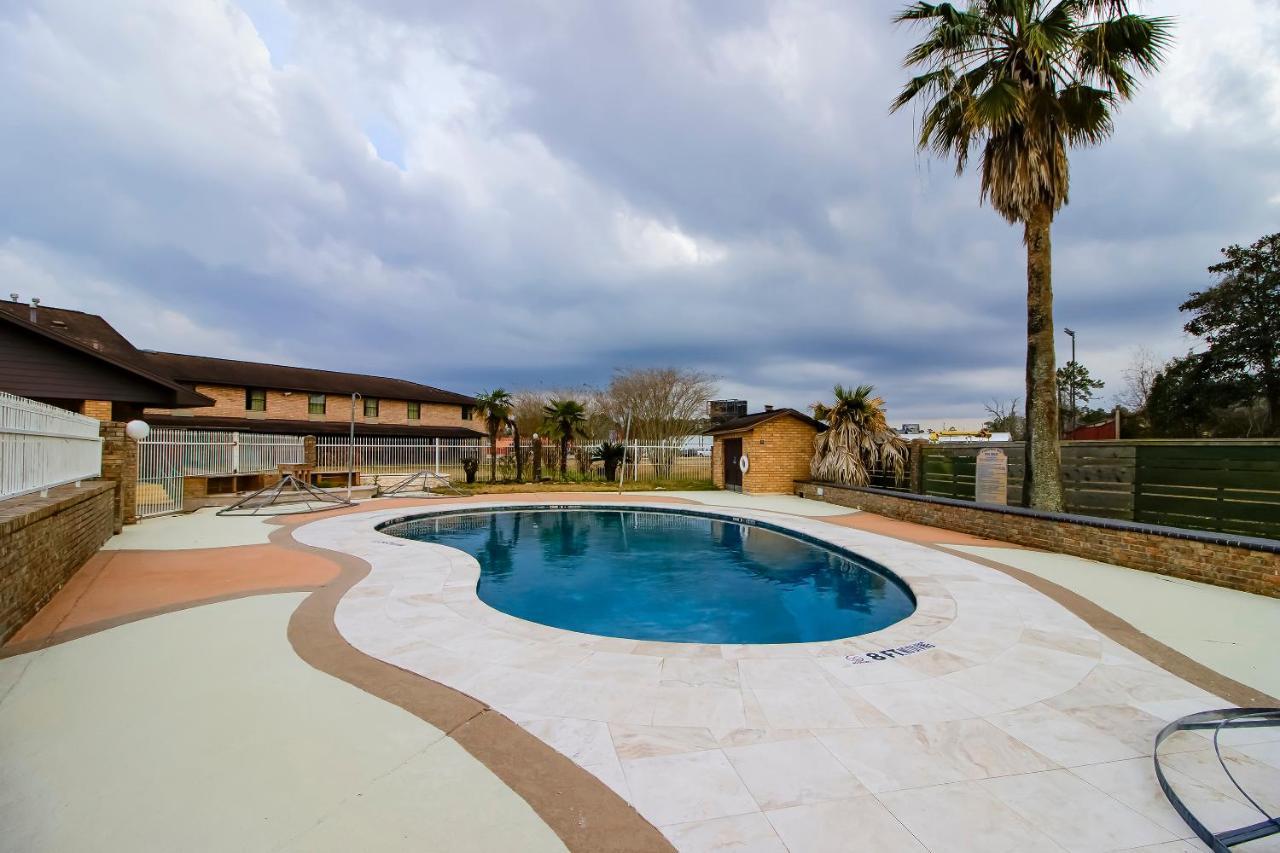 Oyo Pinewood Inn & Suites Silsbee Zewnętrze zdjęcie
