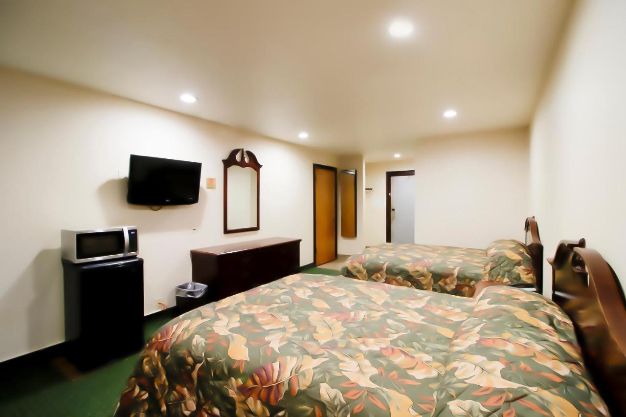 Oyo Pinewood Inn & Suites Silsbee Zewnętrze zdjęcie