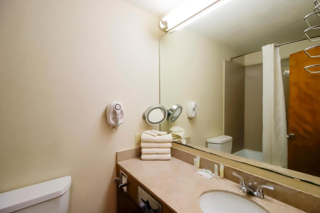 Oyo Pinewood Inn & Suites Silsbee Zewnętrze zdjęcie