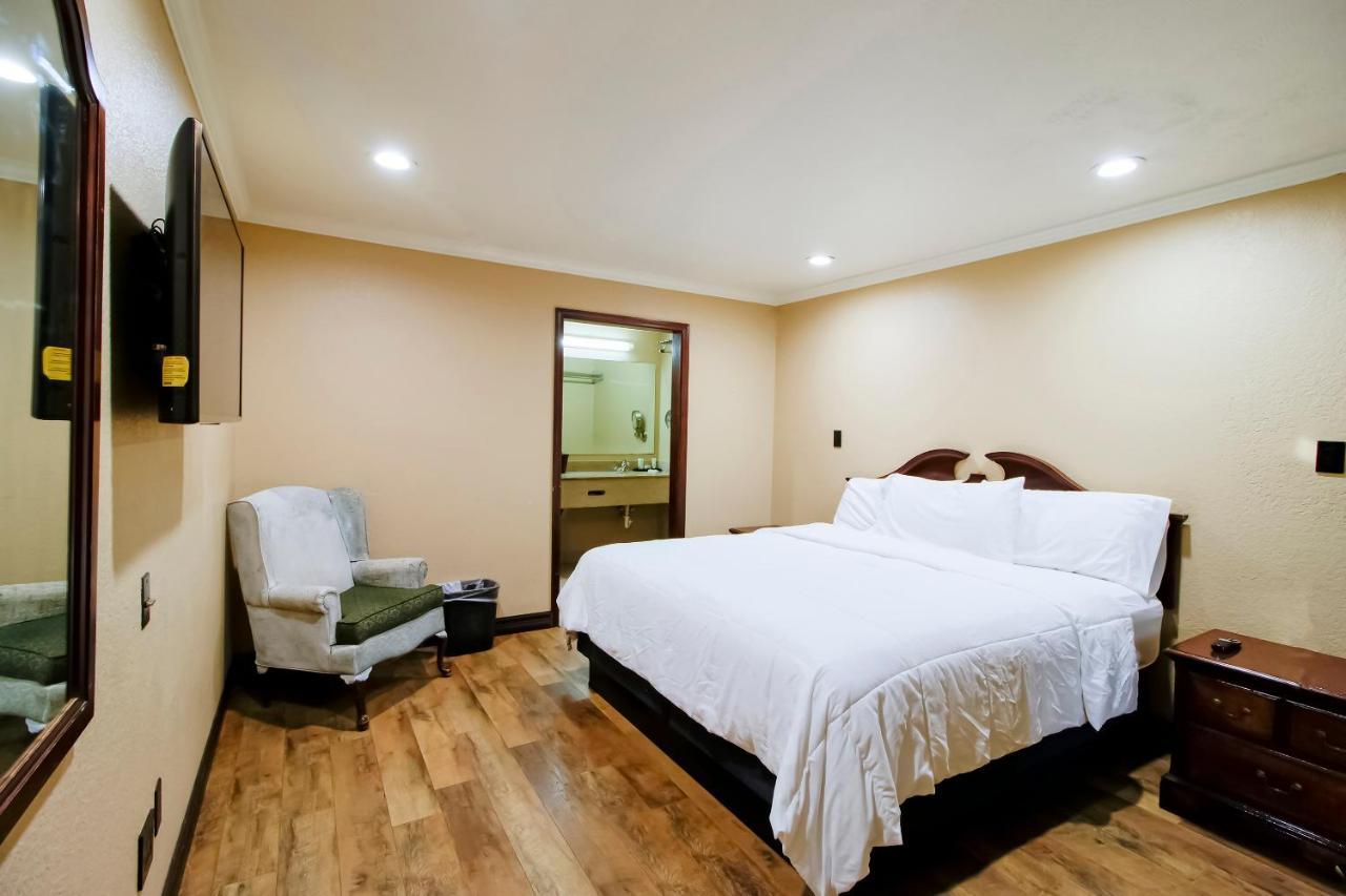 Oyo Pinewood Inn & Suites Silsbee Zewnętrze zdjęcie