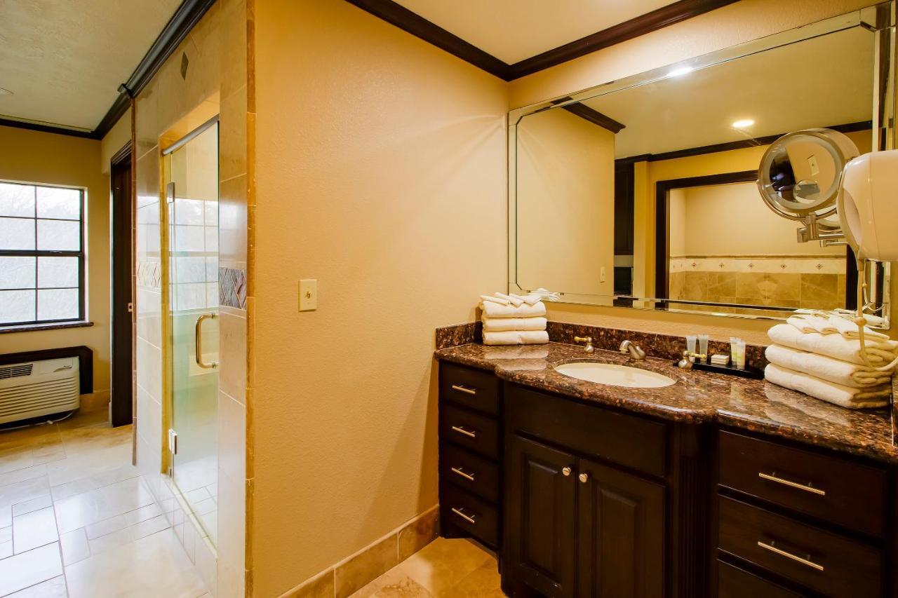 Oyo Pinewood Inn & Suites Silsbee Zewnętrze zdjęcie