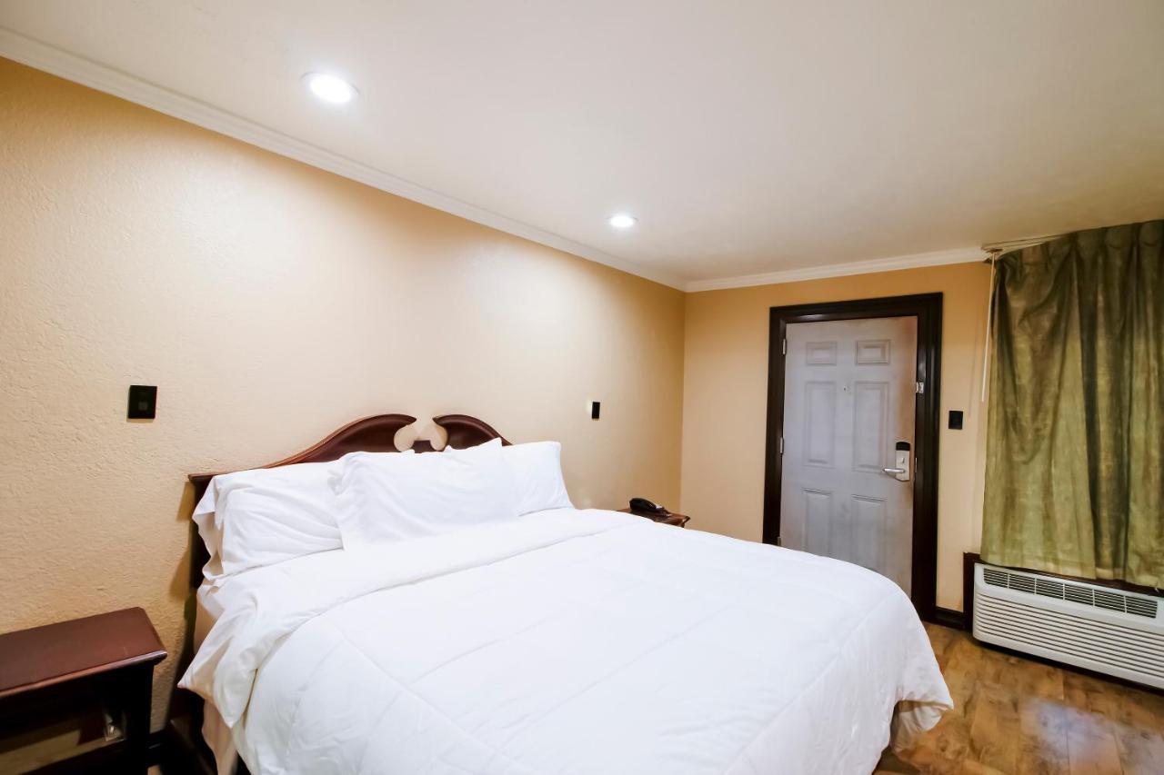 Oyo Pinewood Inn & Suites Silsbee Zewnętrze zdjęcie