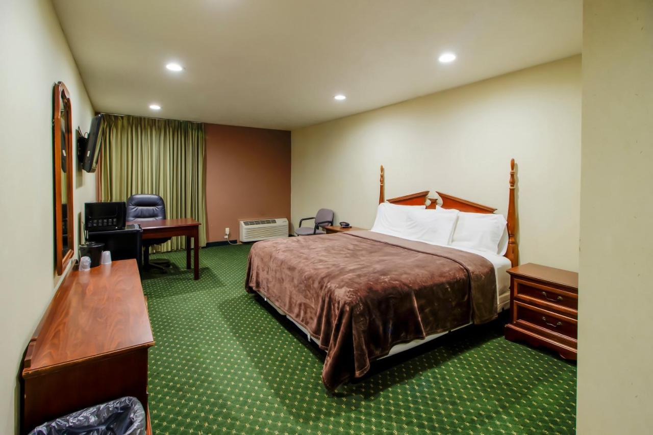 Oyo Pinewood Inn & Suites Silsbee Zewnętrze zdjęcie