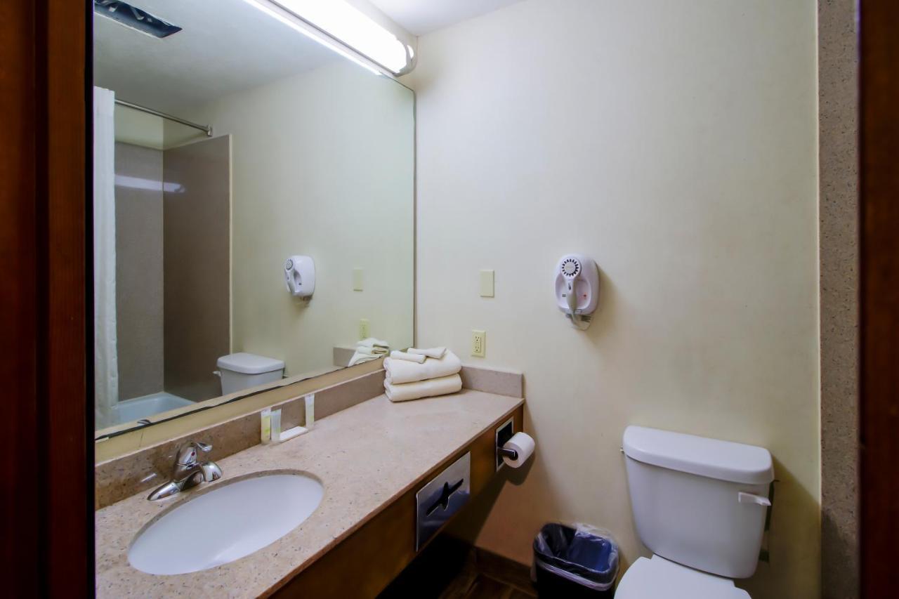 Oyo Pinewood Inn & Suites Silsbee Zewnętrze zdjęcie