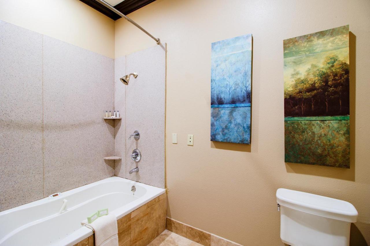 Oyo Pinewood Inn & Suites Silsbee Zewnętrze zdjęcie