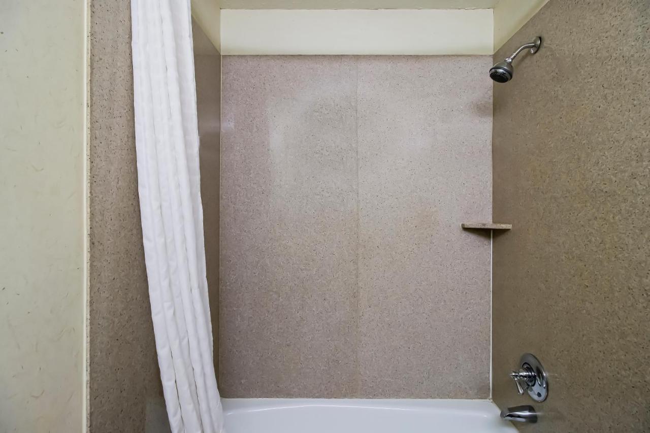 Oyo Pinewood Inn & Suites Silsbee Zewnętrze zdjęcie