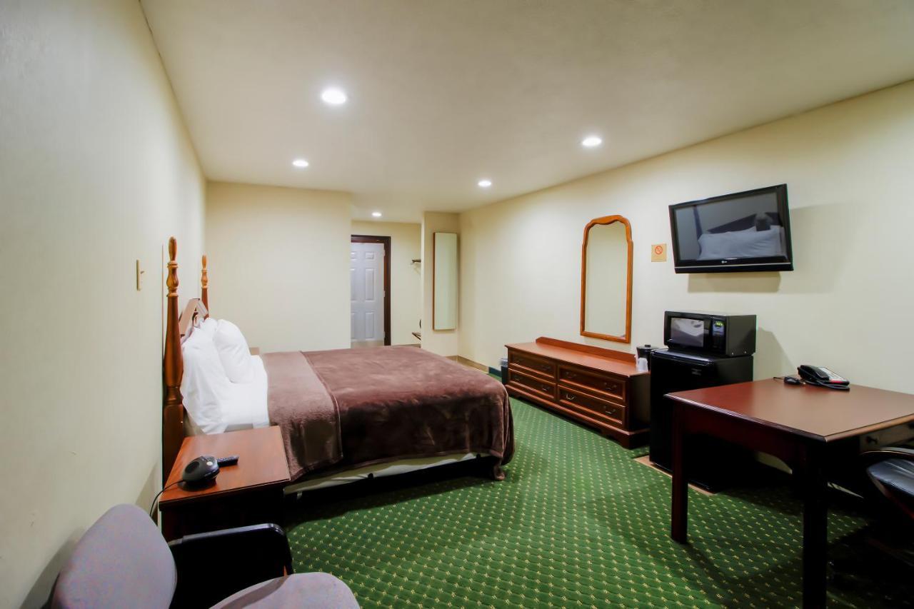 Oyo Pinewood Inn & Suites Silsbee Zewnętrze zdjęcie